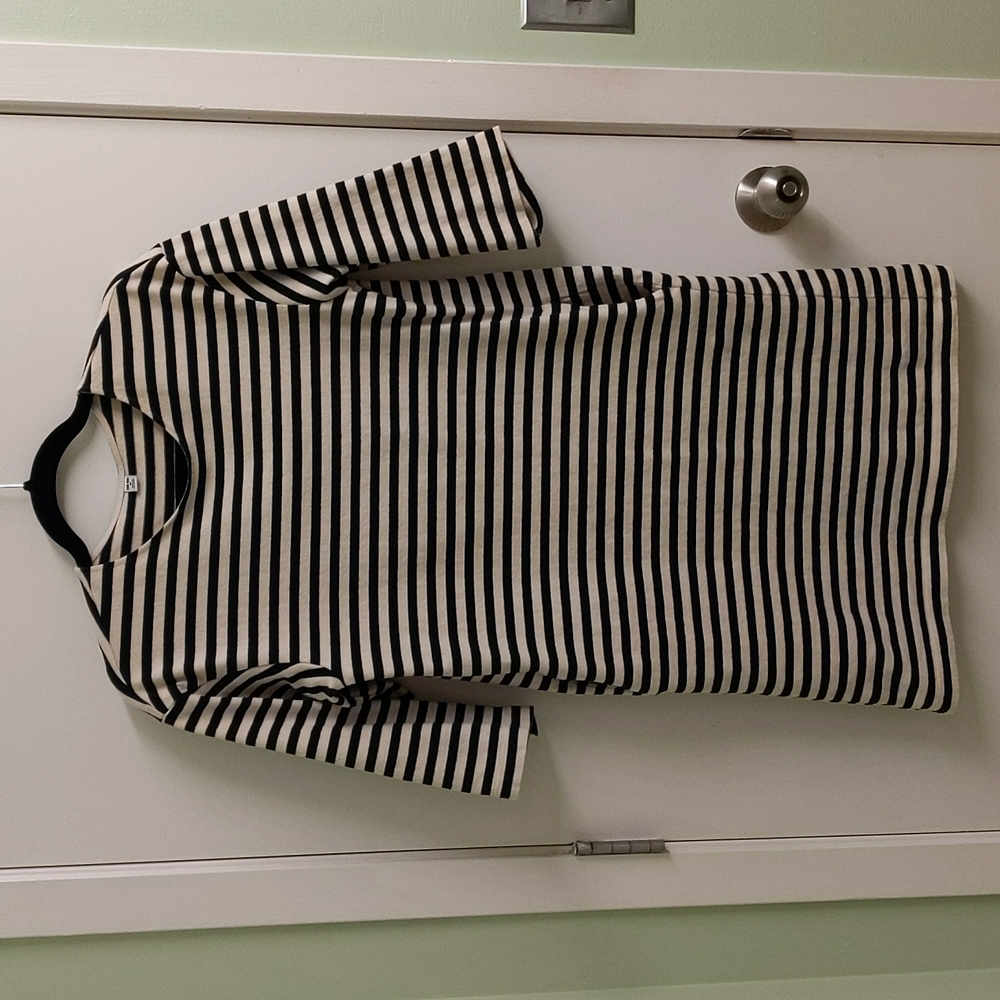 Uniqlo stripe t shirt dress with pockets. 3/4 sleeve